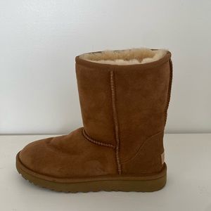 Size 8 single UGG boot